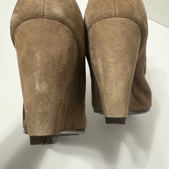 AEROSOLES Suede Sound Wave Comfort Heel Tan Wedge Heels Adjustable Velcro Strap - Picture 3 of 10